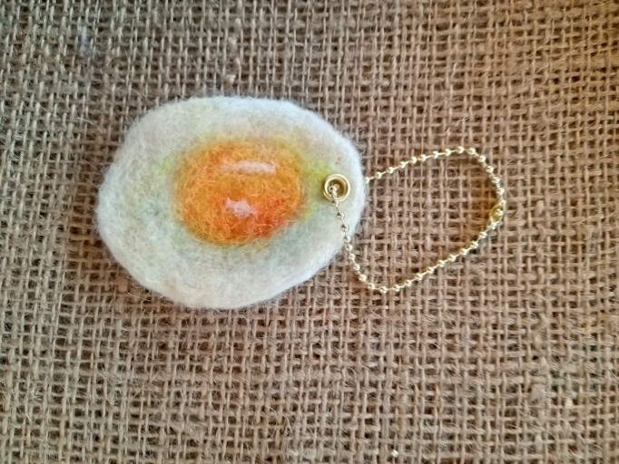 しおりにもなるチャーム 目玉焼き1 - MARIO_FACTORY