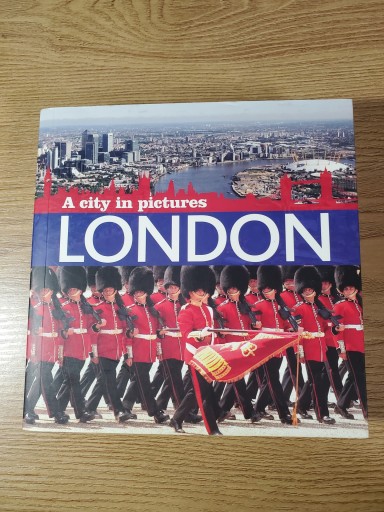 London: A City in Pictures - ガナbooks