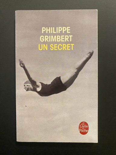 Un Secret Pocket Book - moco no haco