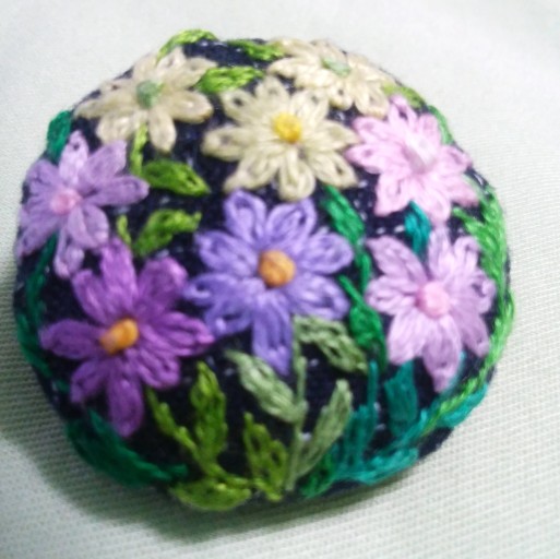 刺繍のブローチ_5 - 絵と空と花の本棚