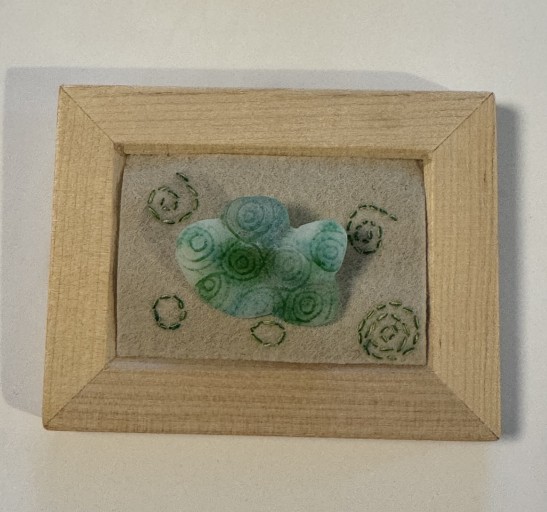 うず(絵になるブローチ) - ポ工房の本棚