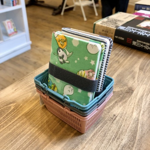 豆本 No.0014 - ベニーの本棚