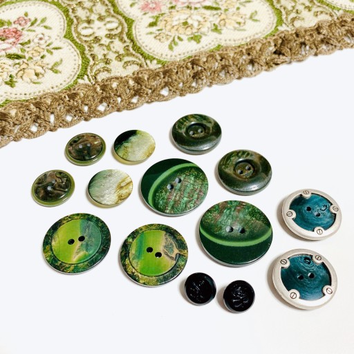vintage green buttons - Dans La Nuit - antique