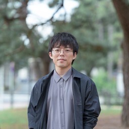 Less is More. 谷川嘉浩の本棚